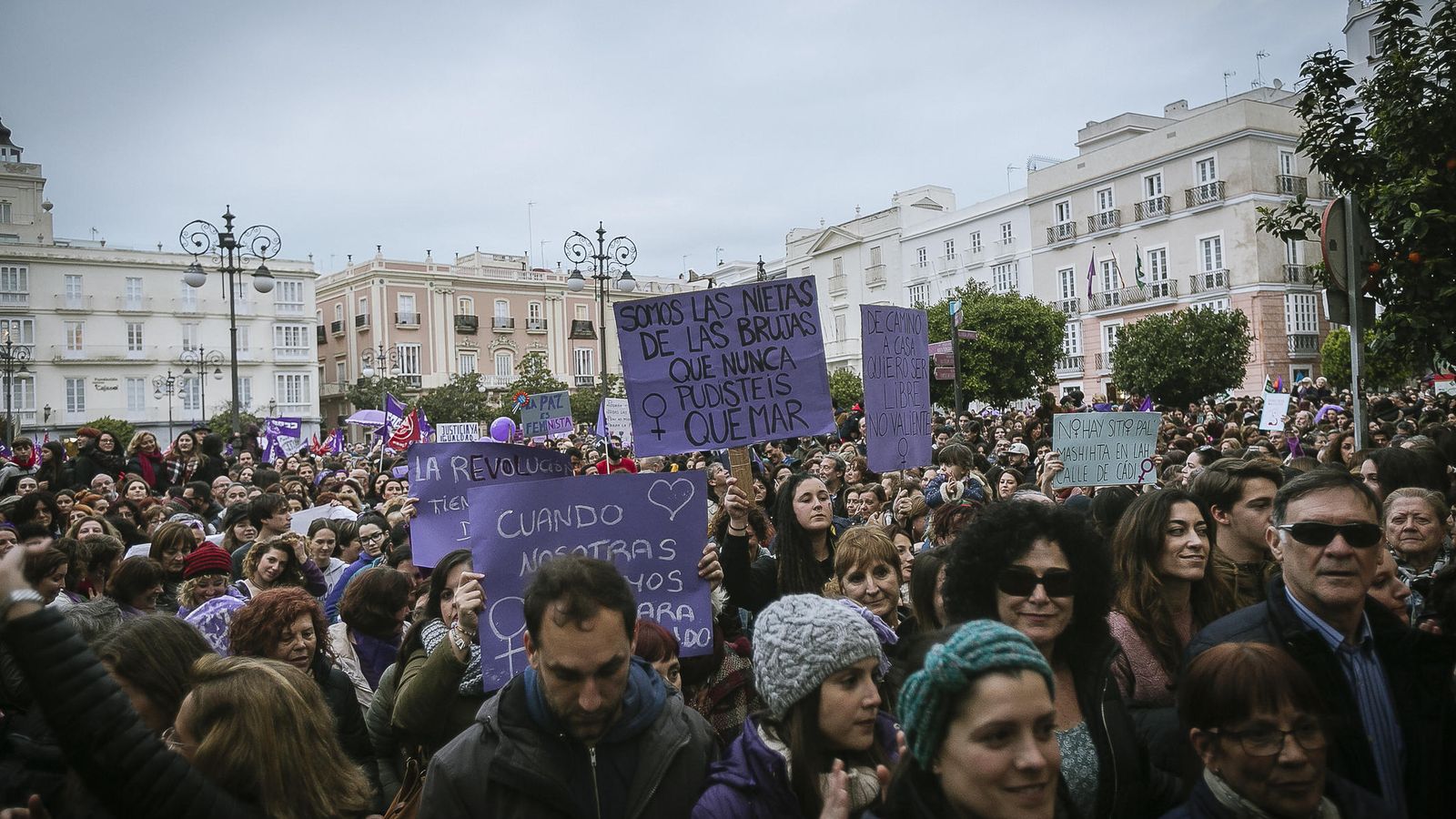 Imagen de la plaza de San Antonio durante el 8 de marzo, Día de la Mujer.