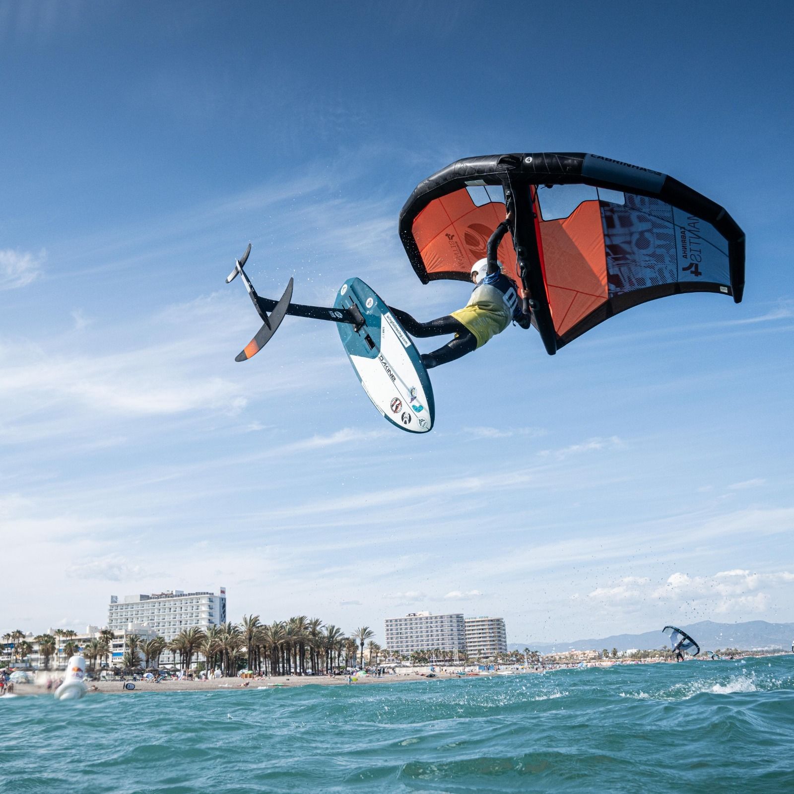 El Wingfoil deja imágenes espectaculares en Torremolinos