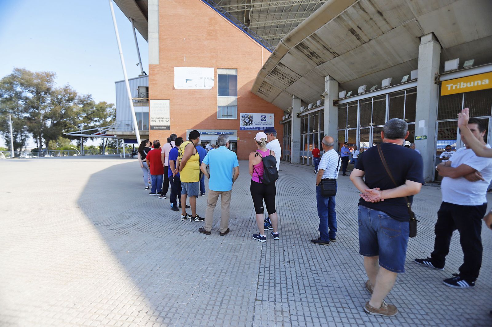 Largas colas en el Nuevo Colombino para las entradas del partido ante el Cacereño
