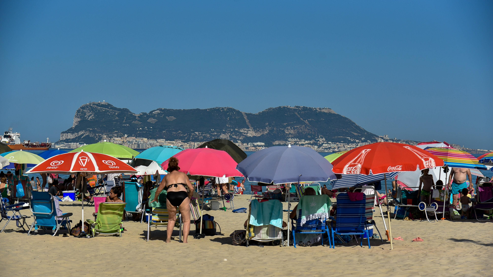 Fotos de la tarde en la playa del El Rinconcillo en plena ola de calor