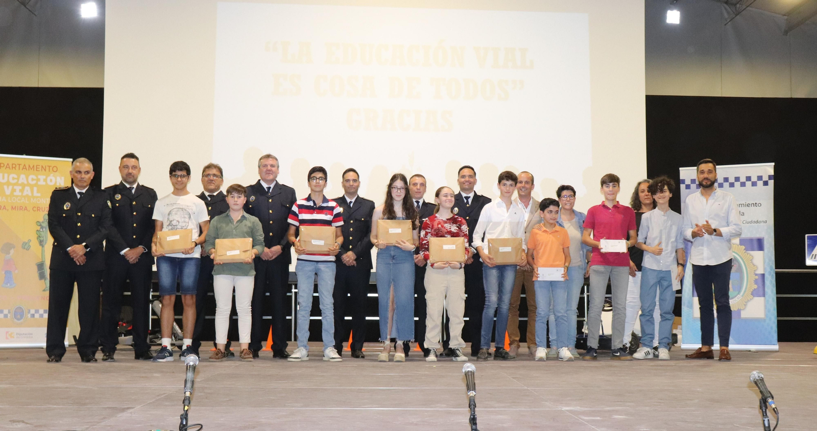 Ganadores del Concurso de Dibujo de segundo de ESO del programa de educación vial de Montilla. Ganadores del Concurso de Dibujo de segundo de ESO del programa de educación vial de Montilla.