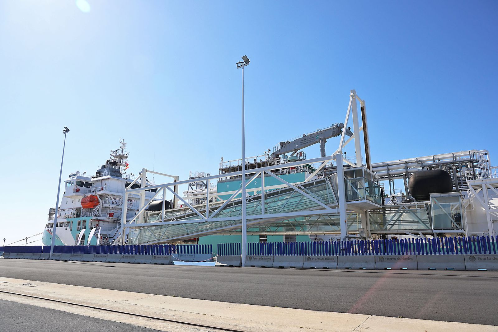 Las fotografías de la presentación del barco de bunkering de GNL y BioGNL 'Alisios LNG', de la filial de Enagás