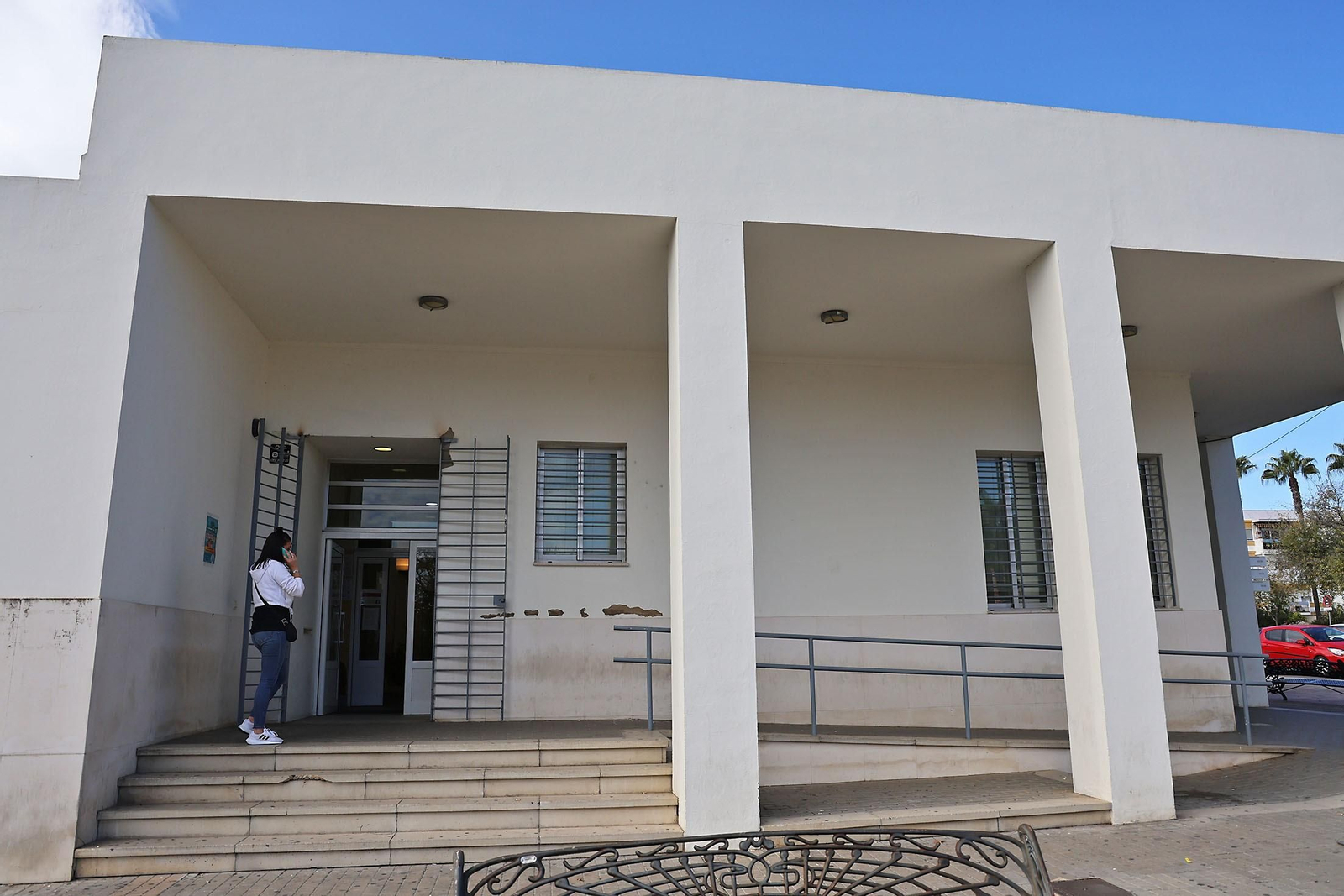 Fachada del centro de salu de La Orden, en Huelva capital.