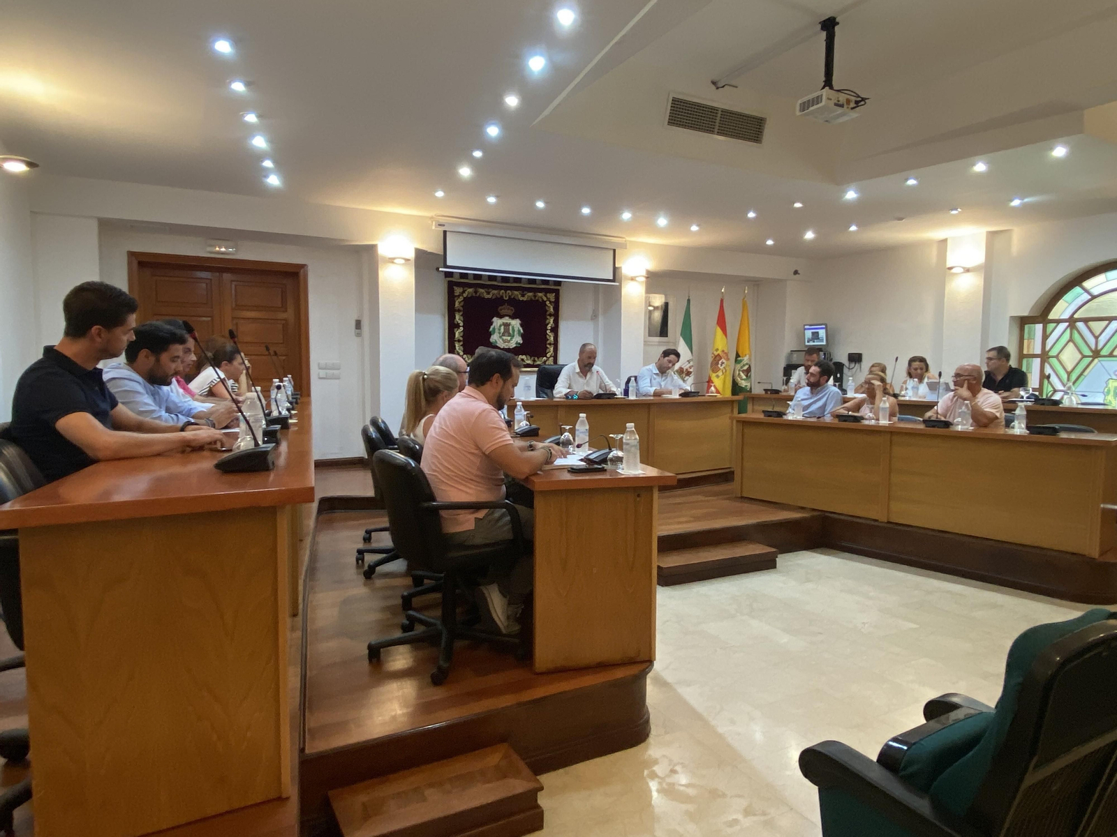 El Pleno extraordinario y urgente de Los Barrios, celebrado este jueves.