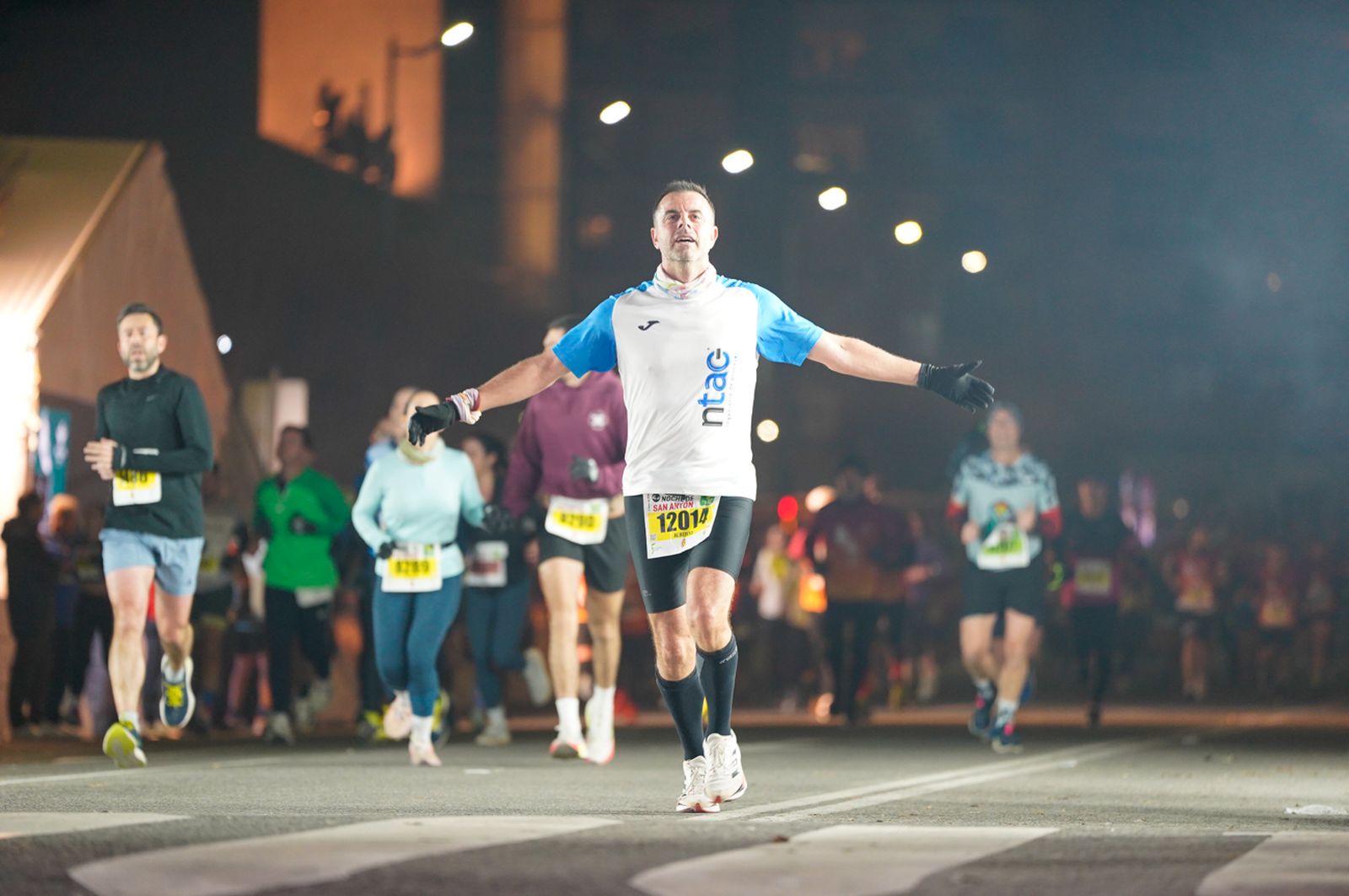 En imágenes: búscate en tu llegada a meta de la Carrera de San Antón 2026 (10)