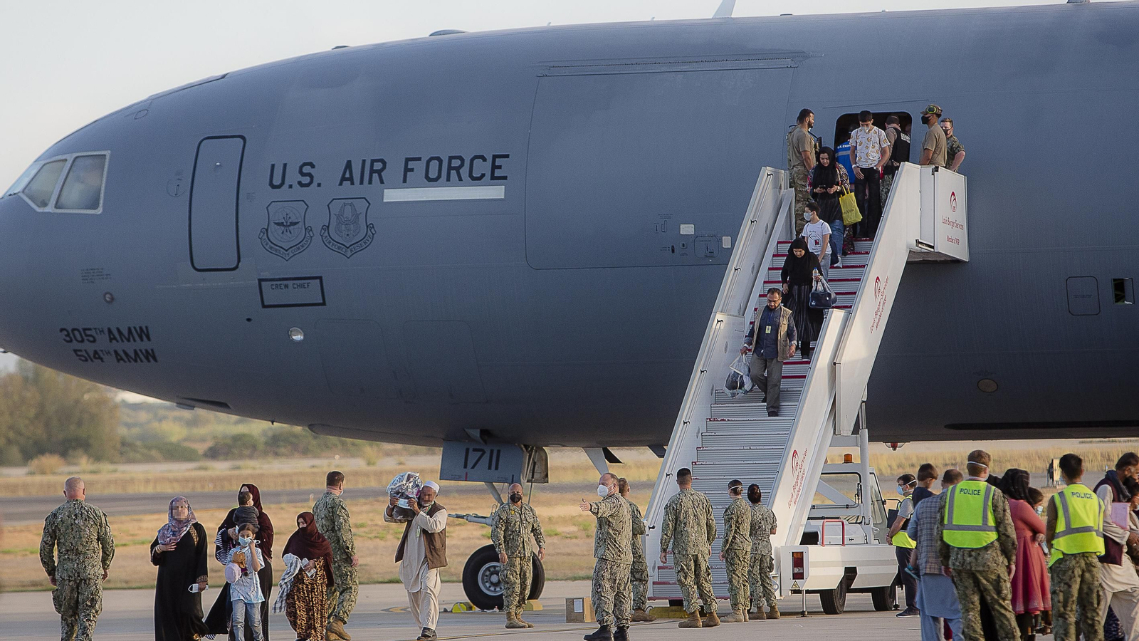 Imágenes de la llegada a Rota de refugiados afganos
