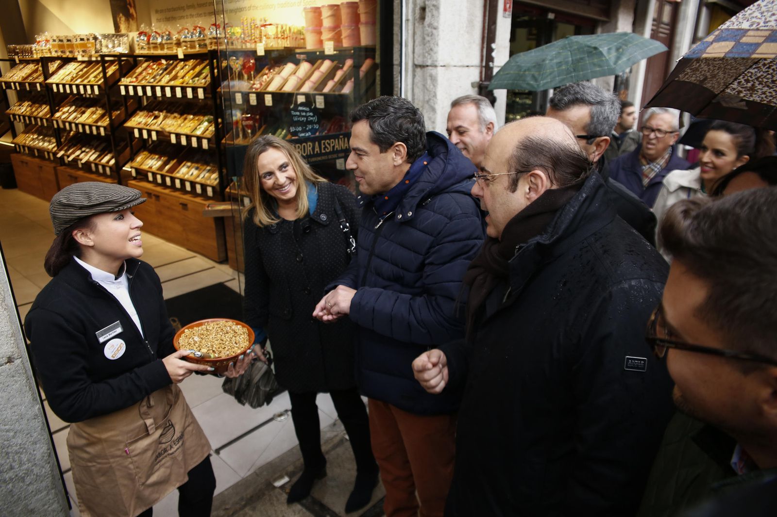 Moreno prometió "devolver" la Alhambra y Sierra Nevada a los granadinos durante su visita a la capital