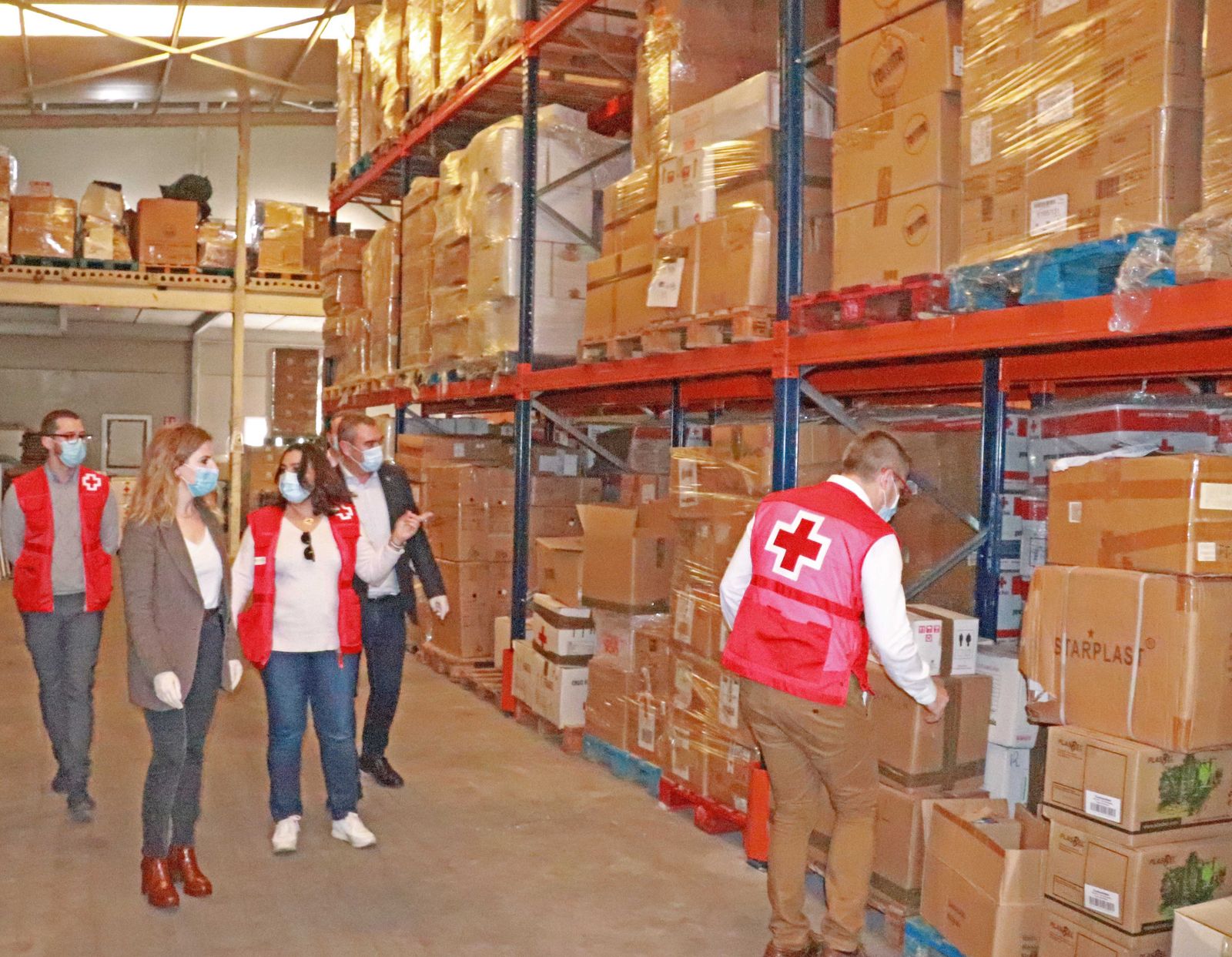 Visita al centro logístico de Cruz Roja.