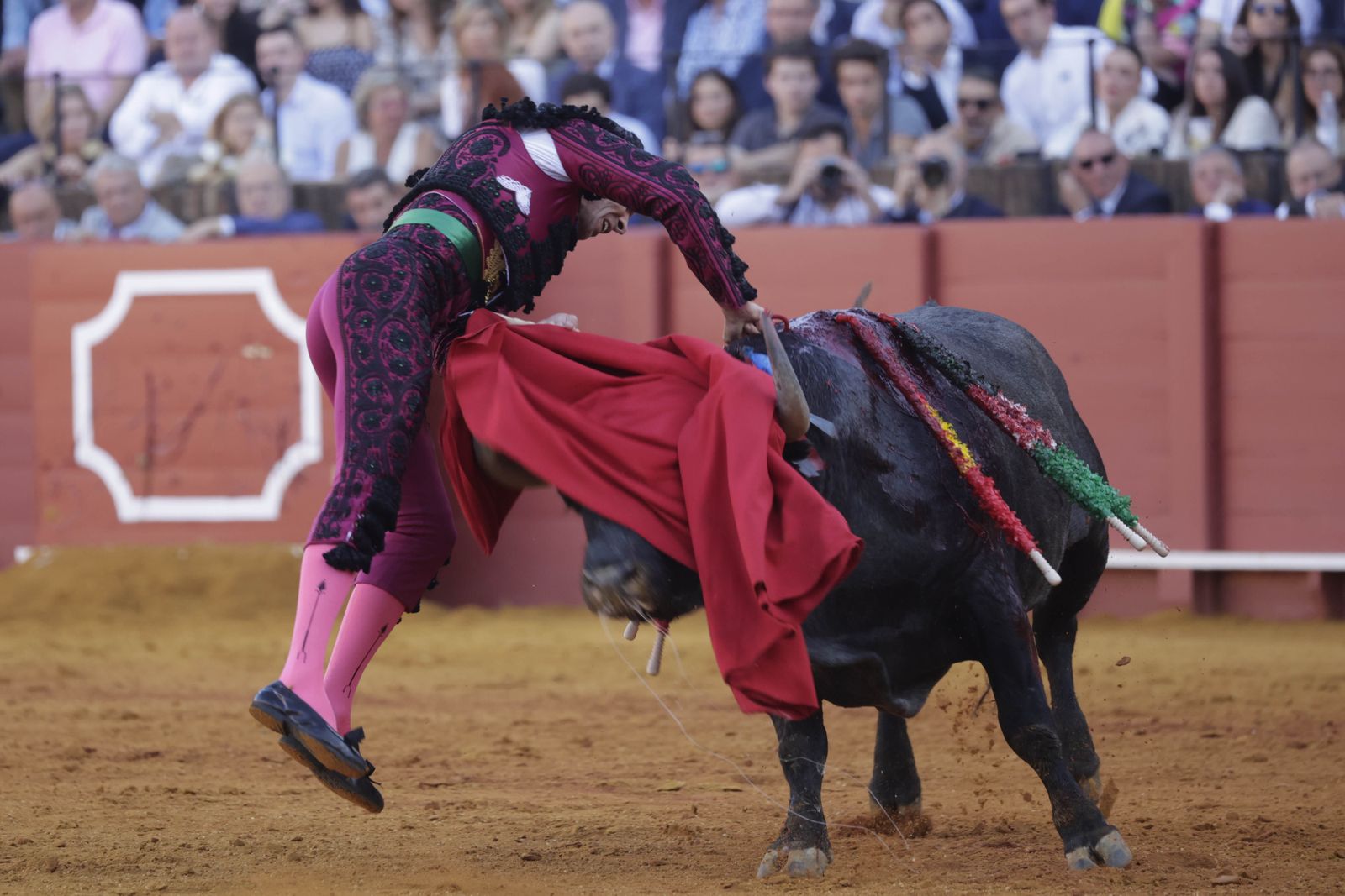 Las imágenes de la corrida de los Victorinos en la Maestranza de Sevilla