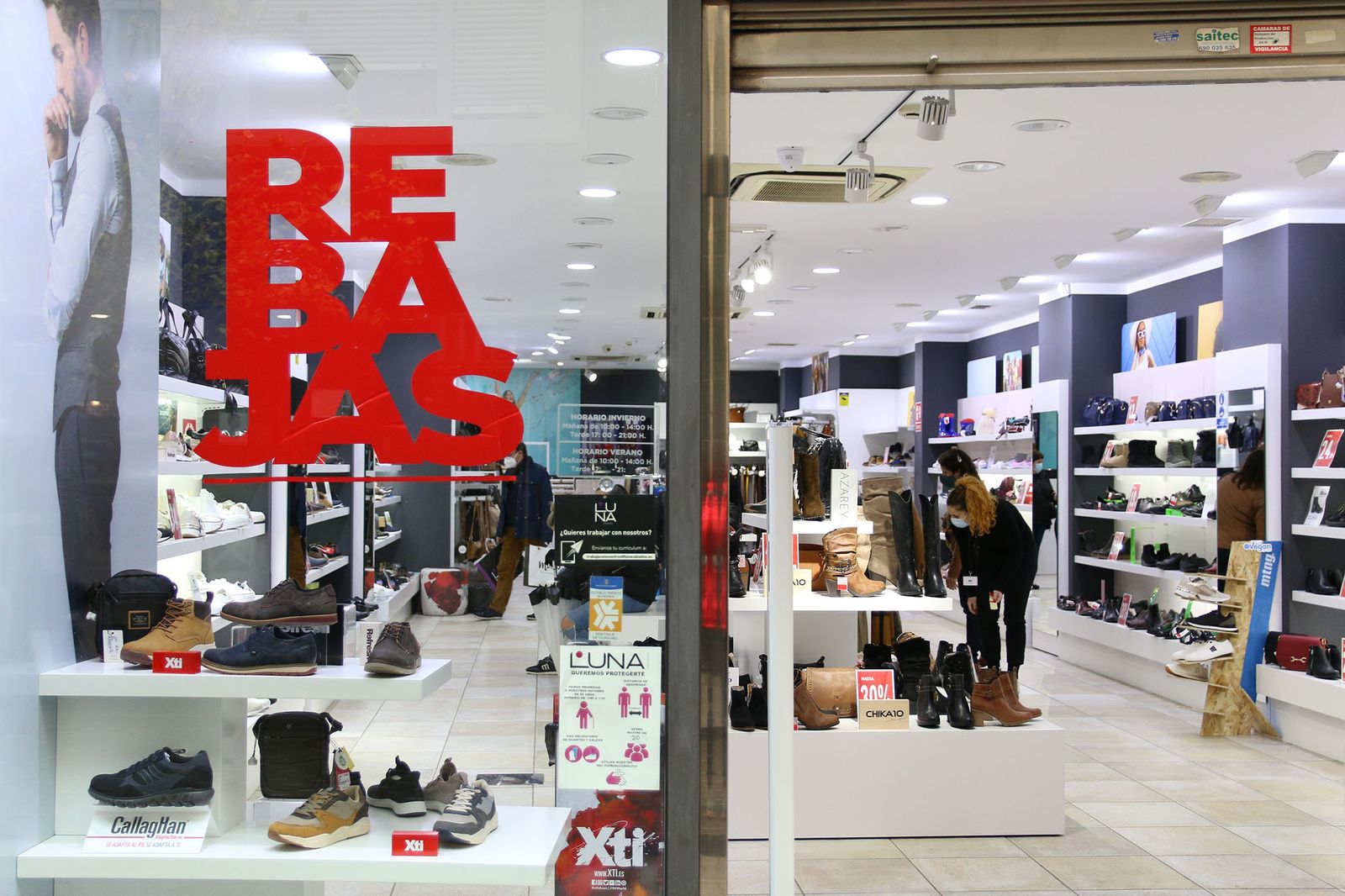 Rebajas en comercios de la capital.