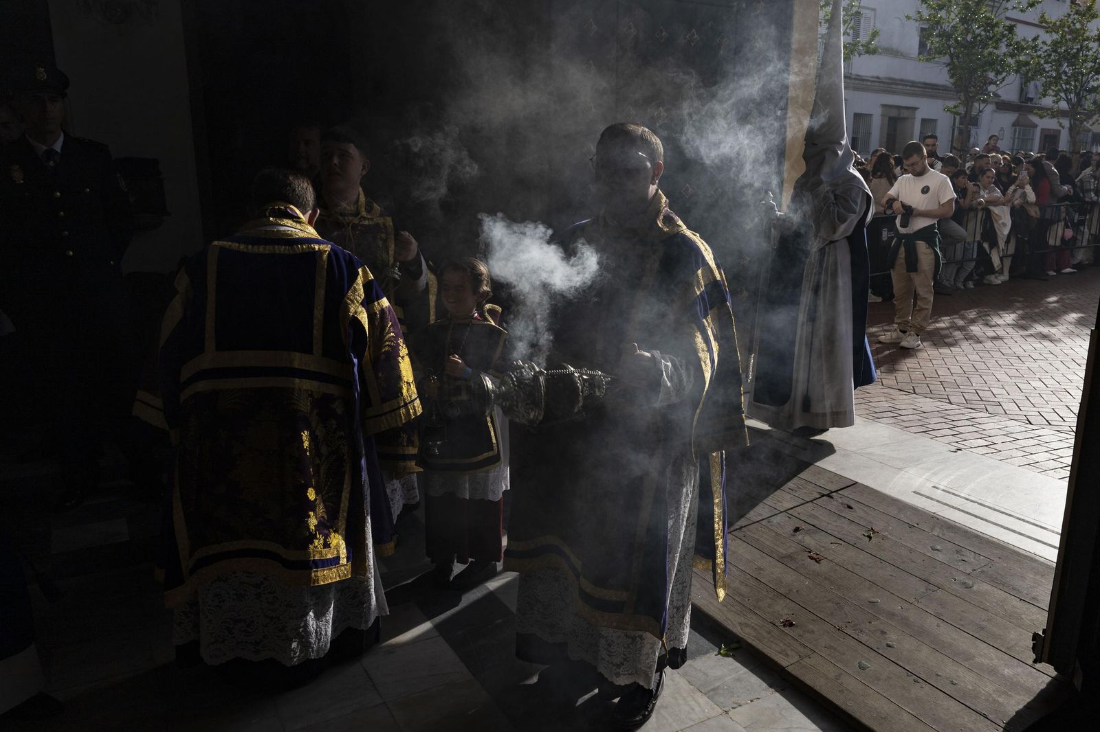 Las imágenes de la hermandad del Ecce Homo en la Semana Santa de San Fernando 2025