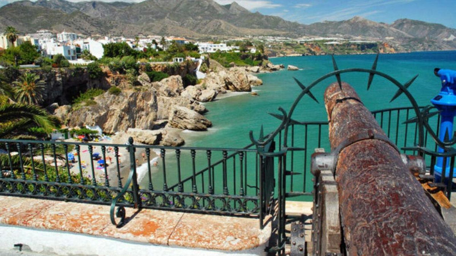 Uno de los cañones rescatados en el Balcón de Europa Uno de los cañones rescatados en el Balcón de Europa