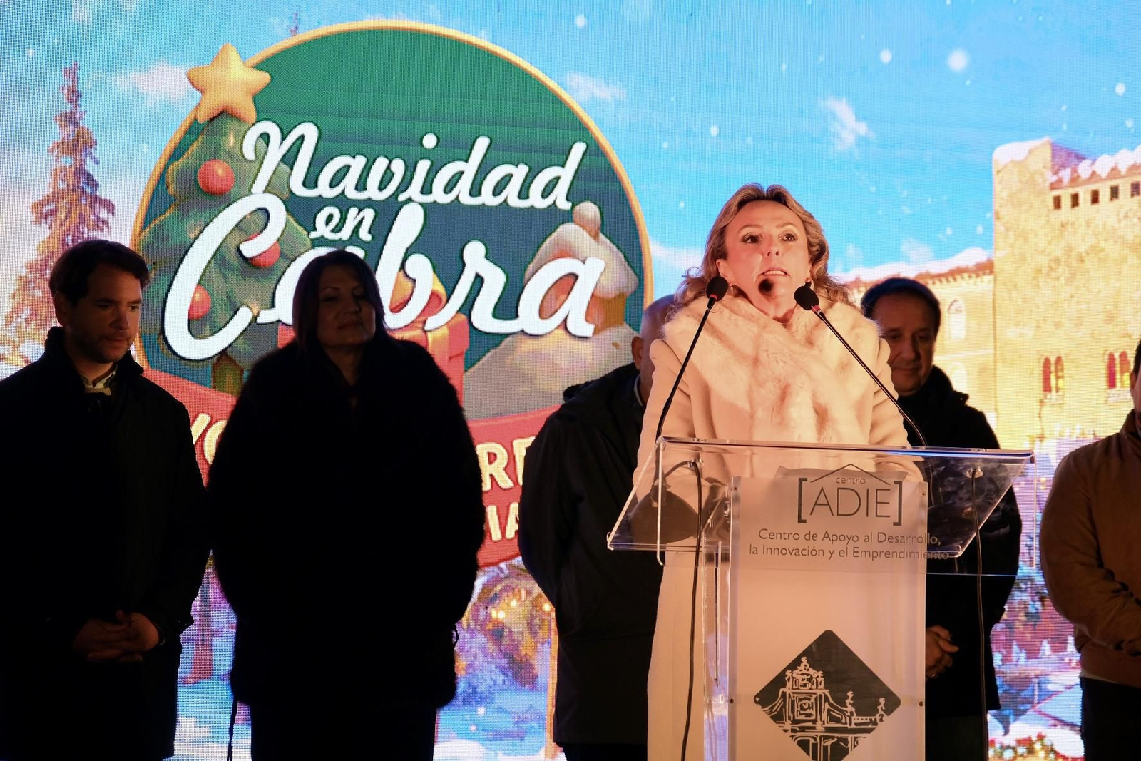 Cabra da la bienvenida a la Navidad