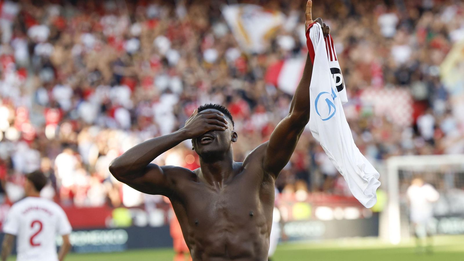 Akor Adams, durante la celebración de su primer gol en Nervión, al Barcelona.