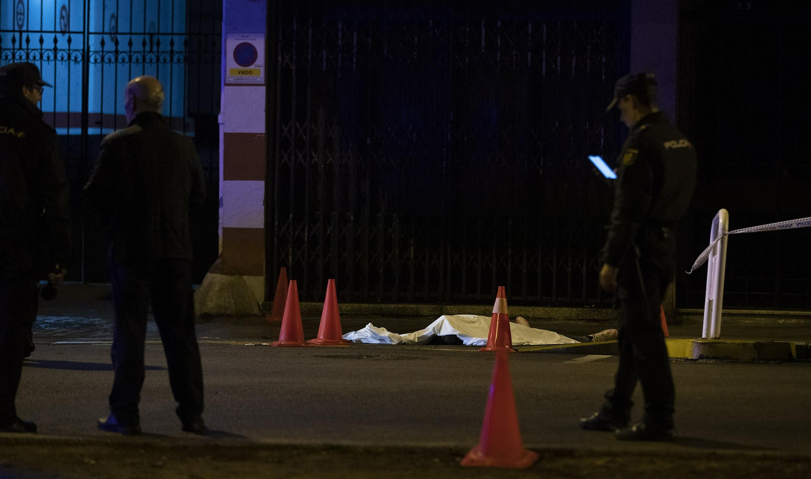 Fotos del suceso ante la comisaría de la Policía Nacional en Nervión