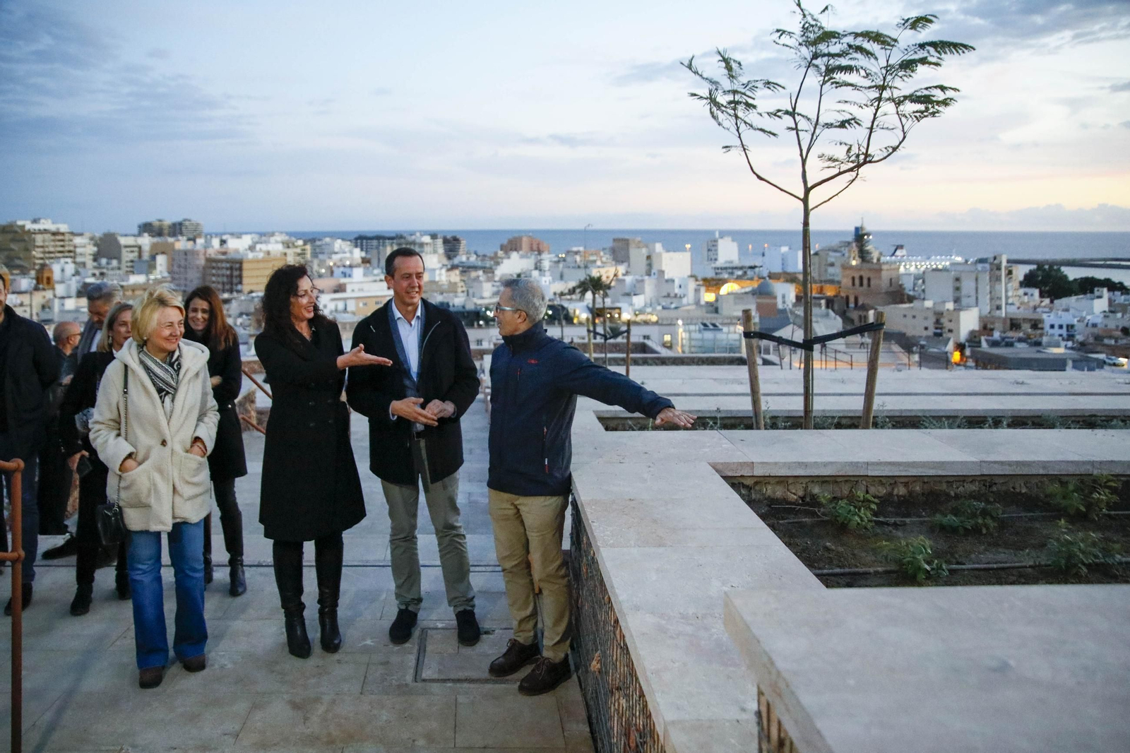 Las mejores imágenes del encendido de luces en el Cerro de San Cristobal de Almería