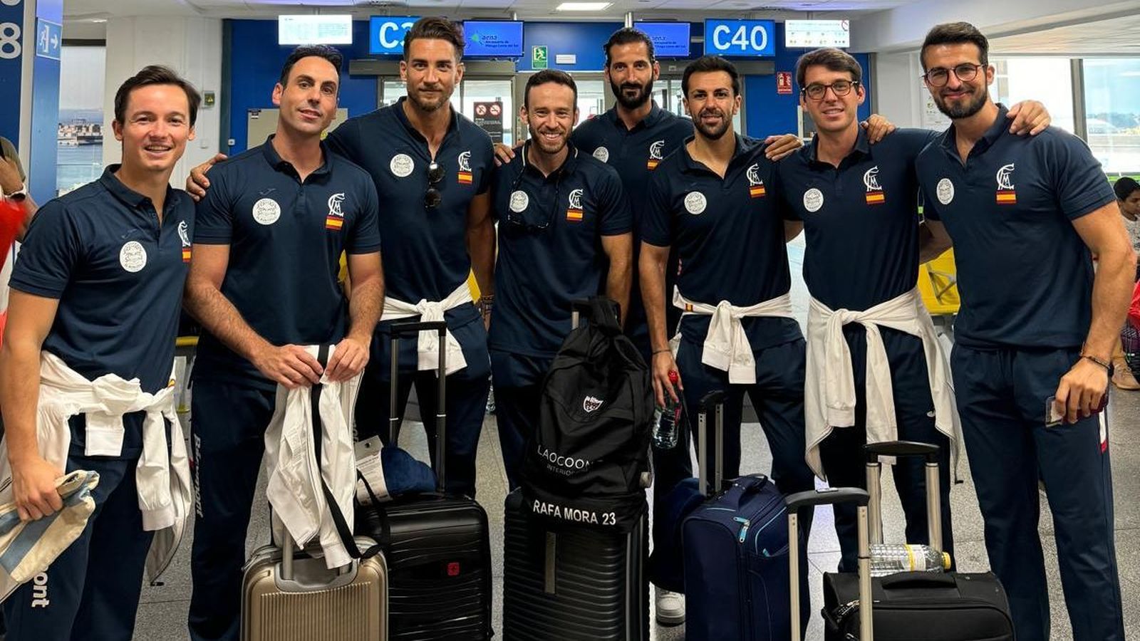 Parte del equipo cordobés, en el aeropuerto.