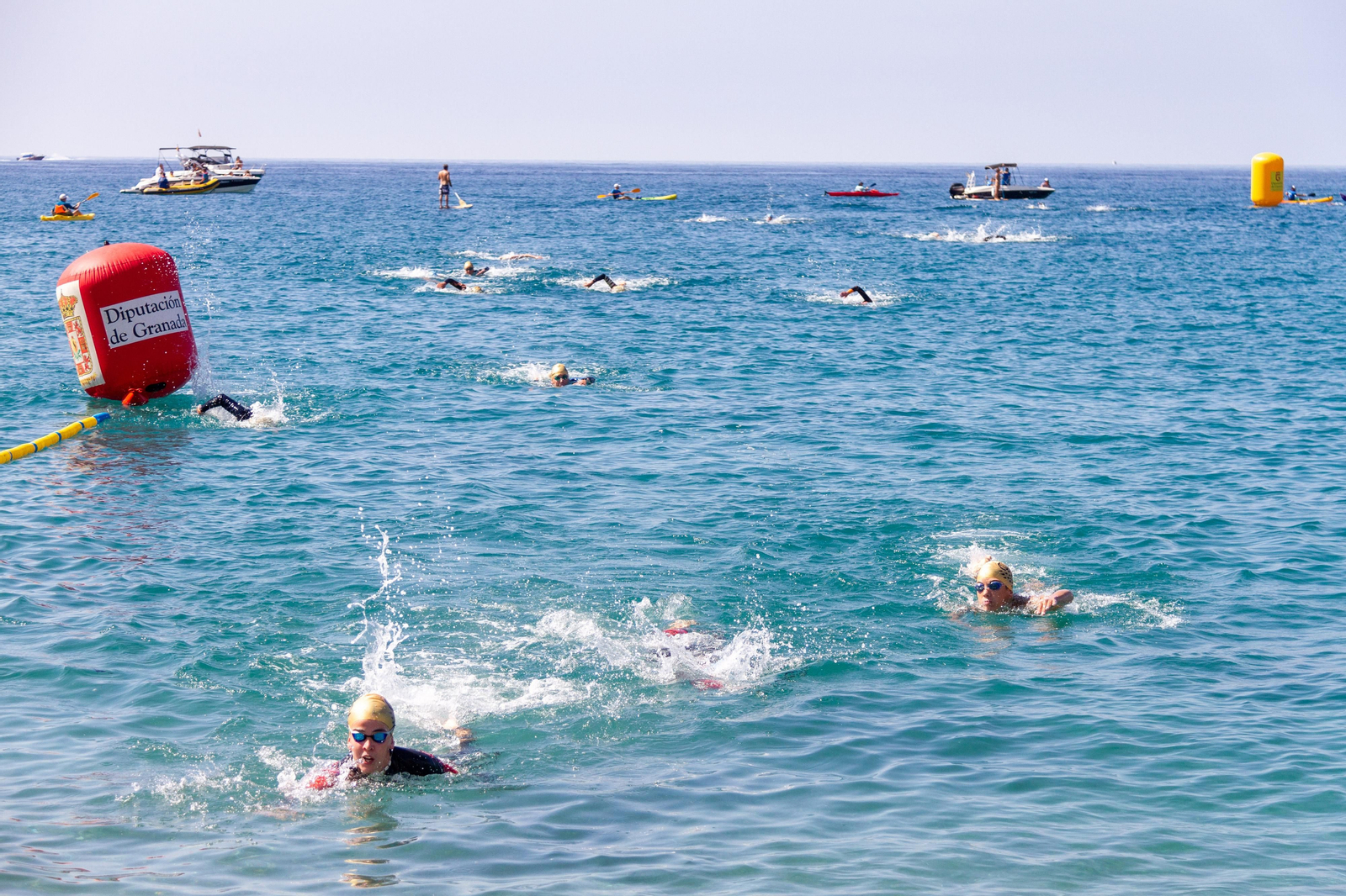 Así ha sido la XXI Travesía a Nado de la Bahía de La Herradura