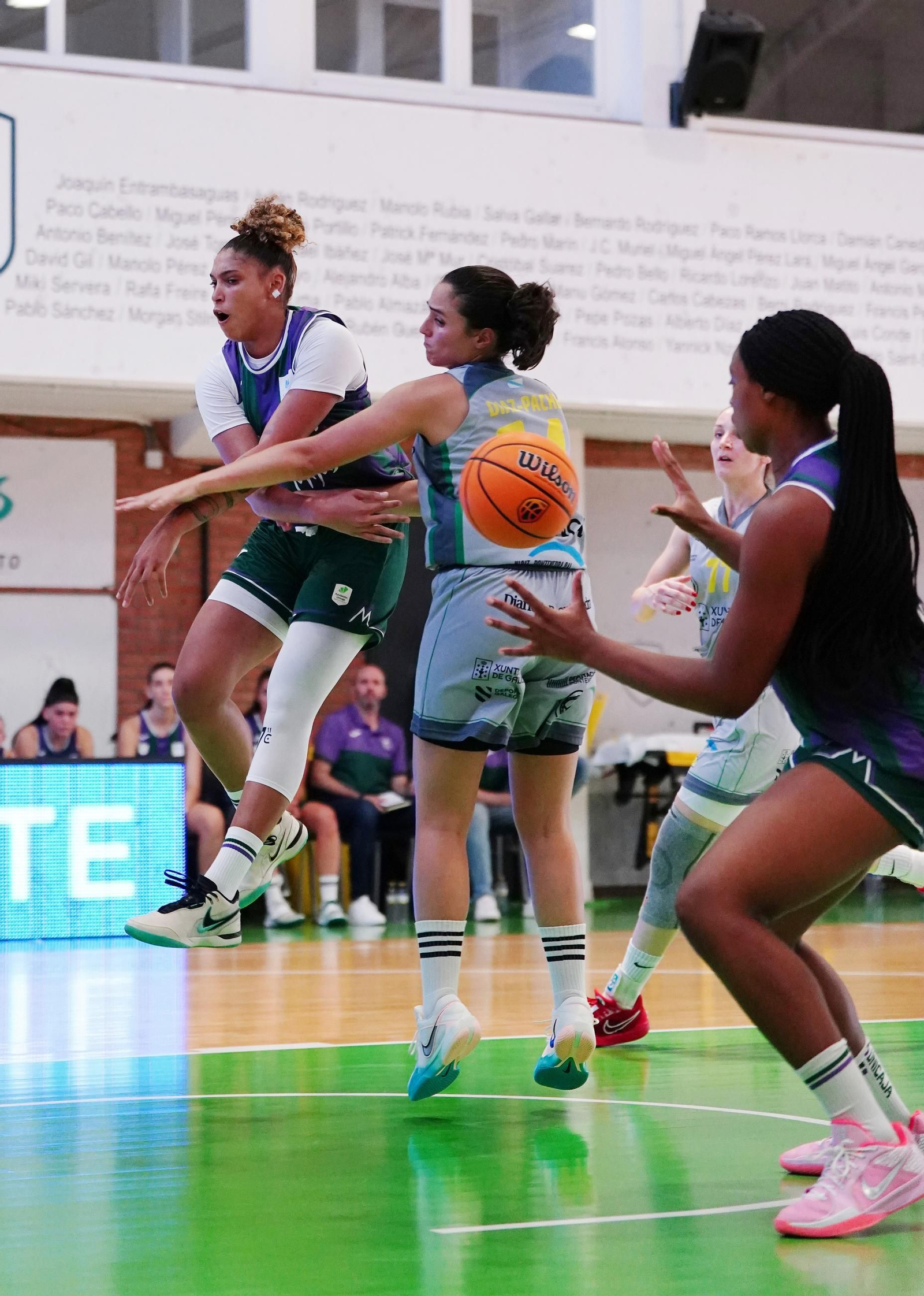 El Unicaja Mijas se estrena con victoria en el Martín Urbano (65-53)