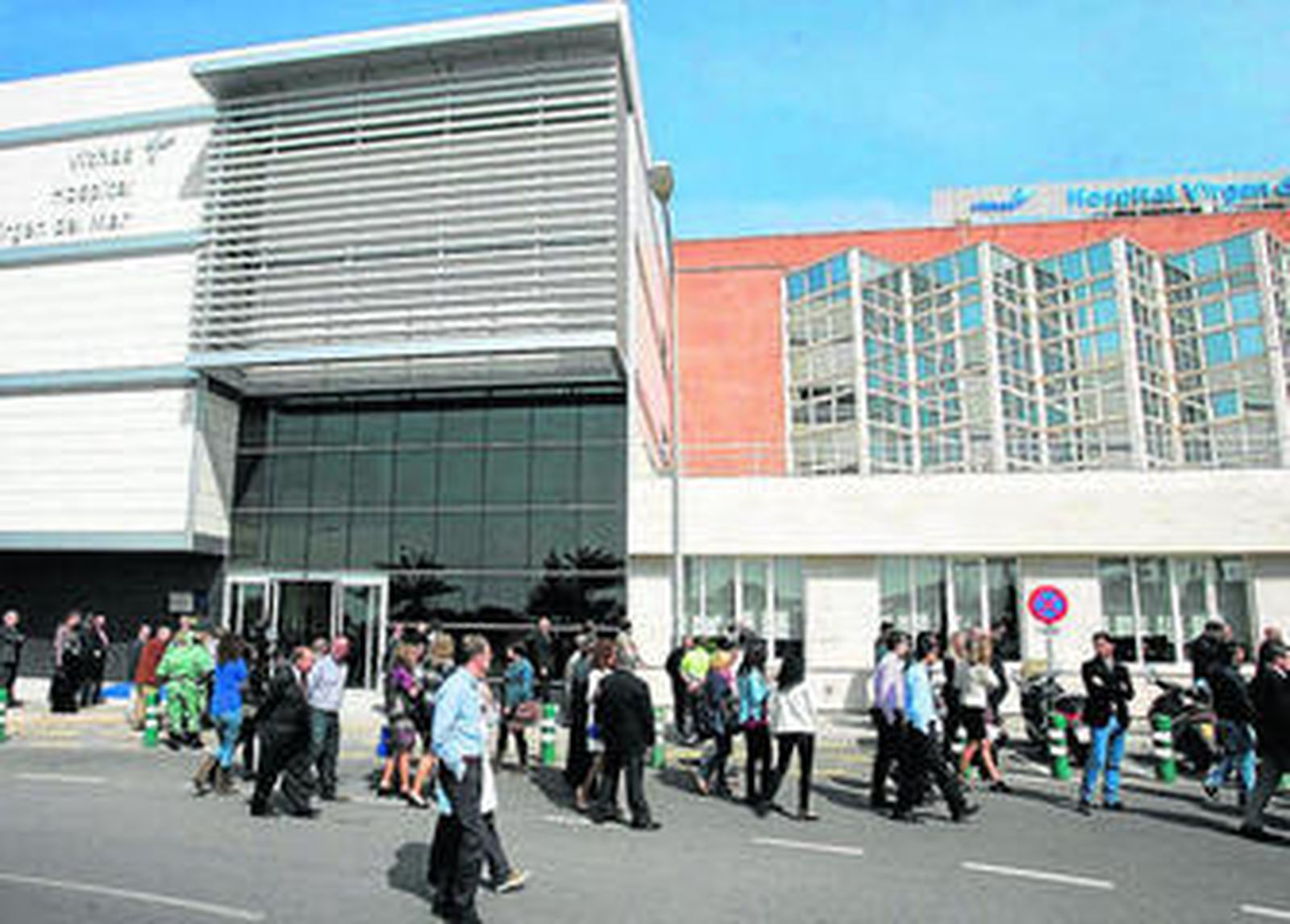 El acceso al Hospital Vithas Virgen del Mar.