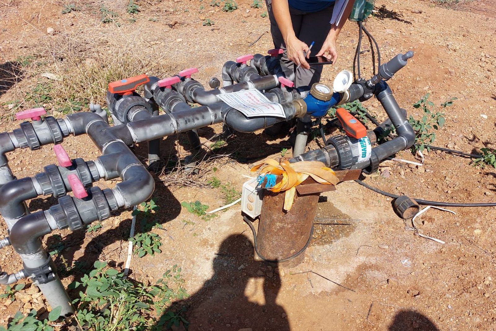El Seprona precinta un pozo en el entorno de Doñana.