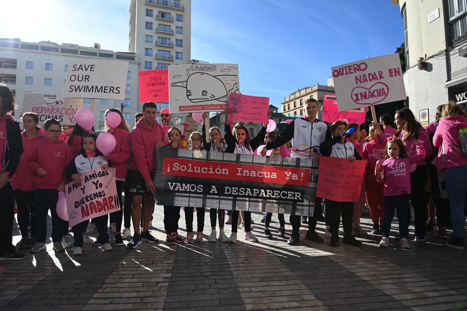 Las fotos de la manifestación del Club de Natación Inacua