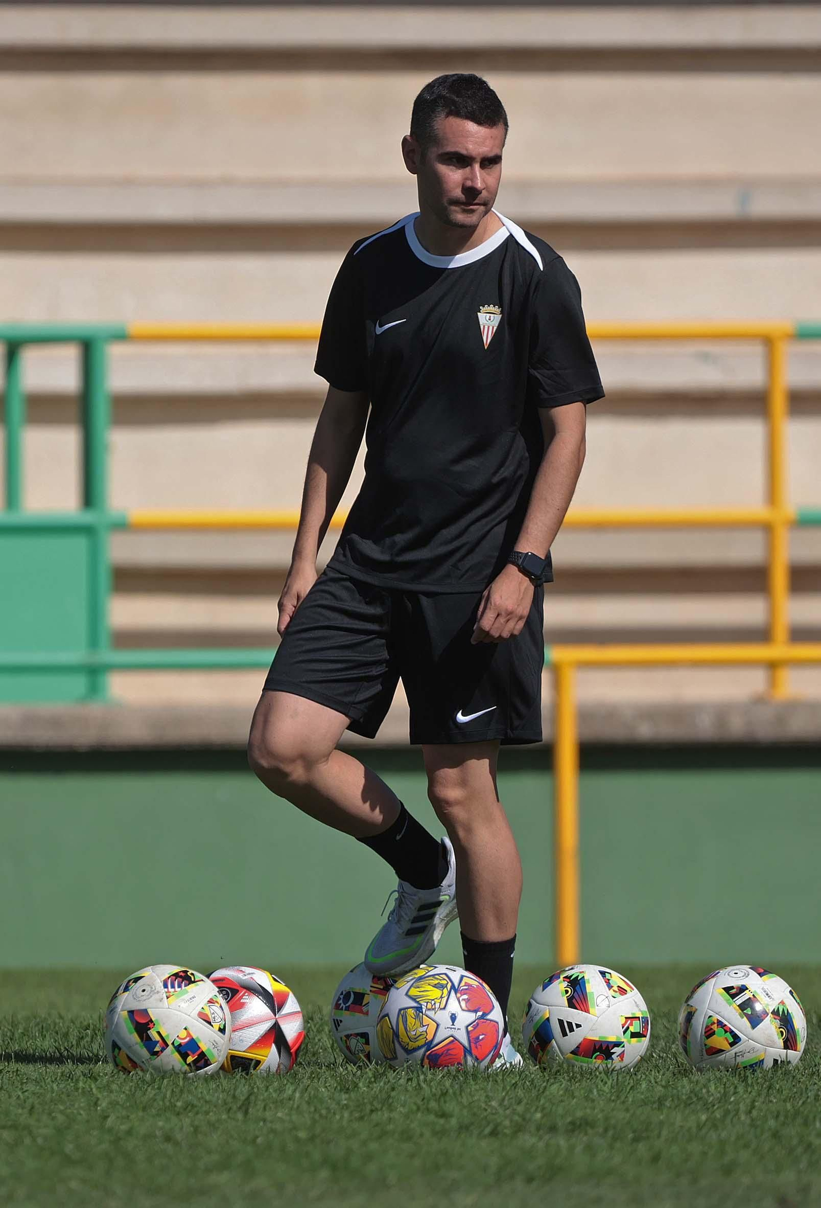 Fotos del primer entrenamiento del Algeciras CF de la pretemporada 2024/2025 en Los Barrios