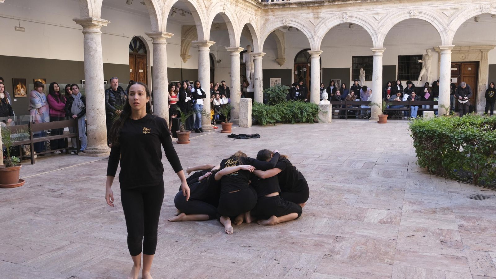 ¿Eres + machista o + racista?, exposición en la Escuela de Artes de Almería, en imágenes