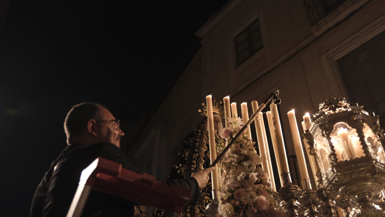 Imágenes de La Magna por las calles de Almería