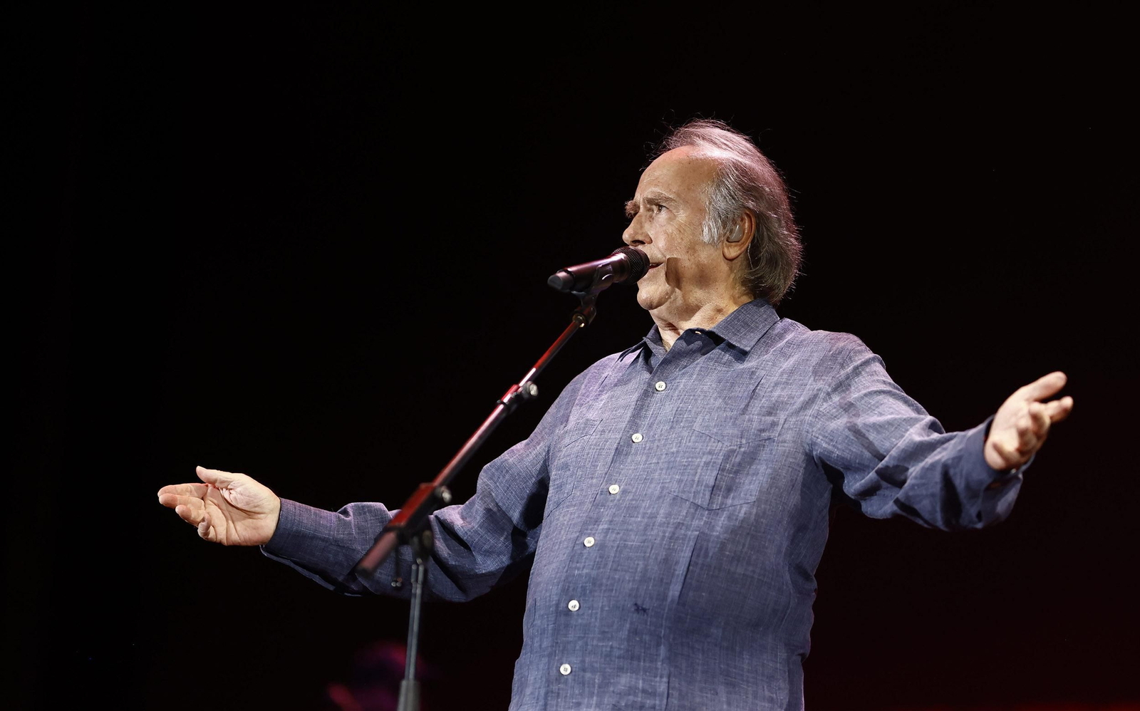 Las imágenes del concierto de Joan Manuel Serrat en Sevilla