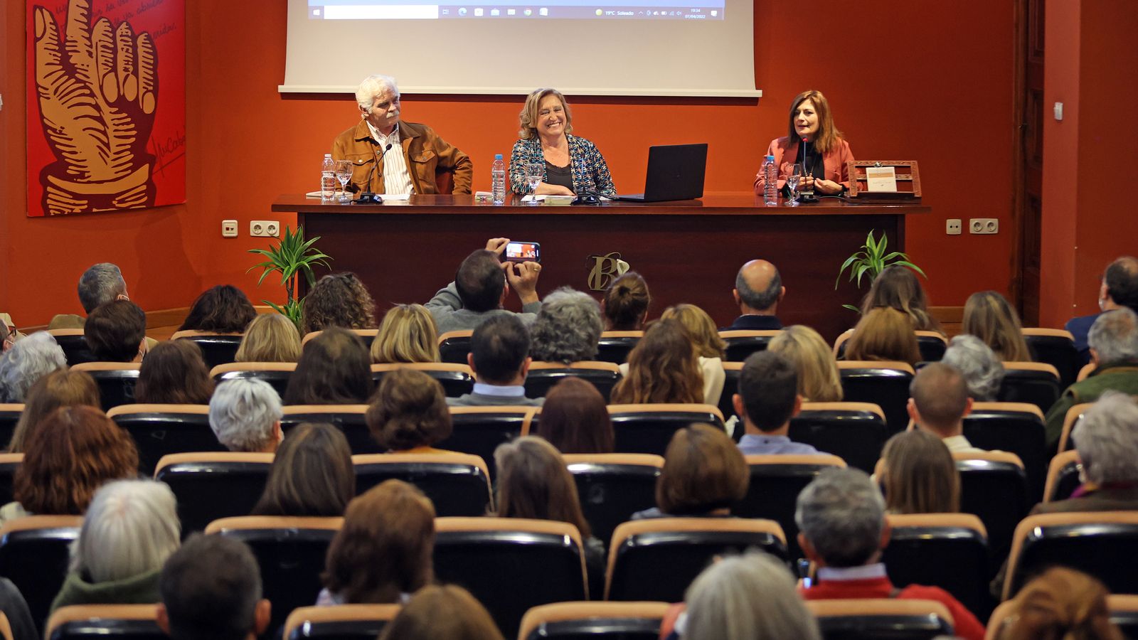 Presentación del libro de Carmen Ferrer.