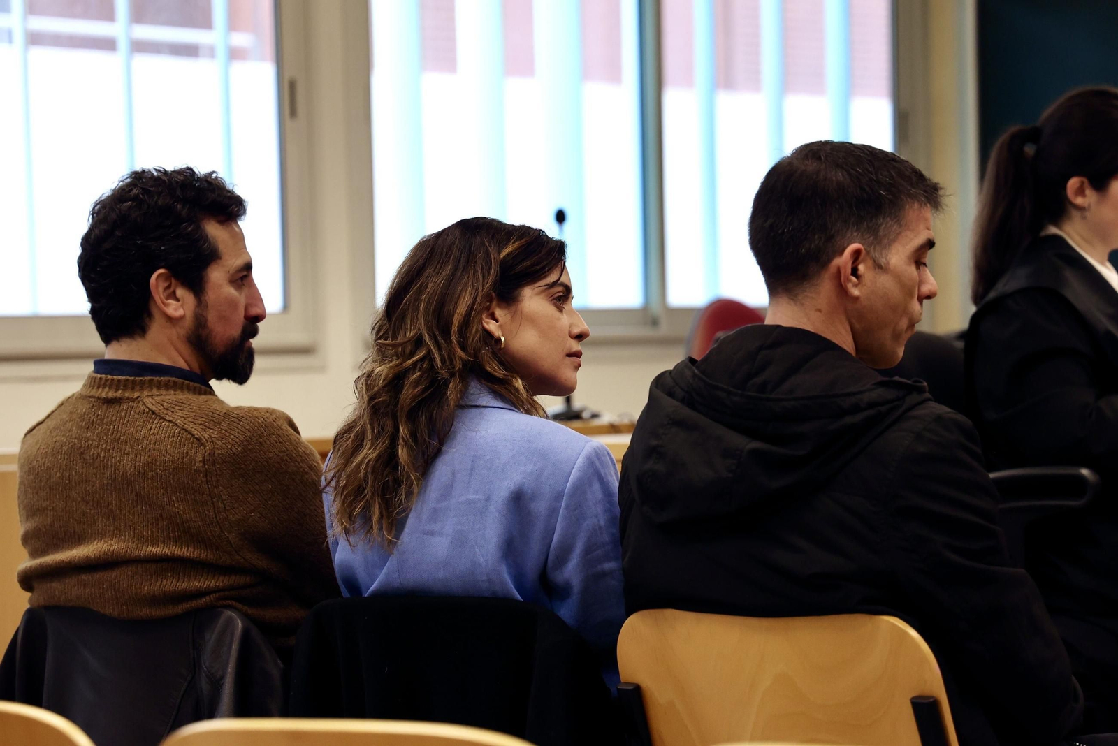 Las imágenes del juicio a María León por el incidente con la Policía Local de Sevilla.