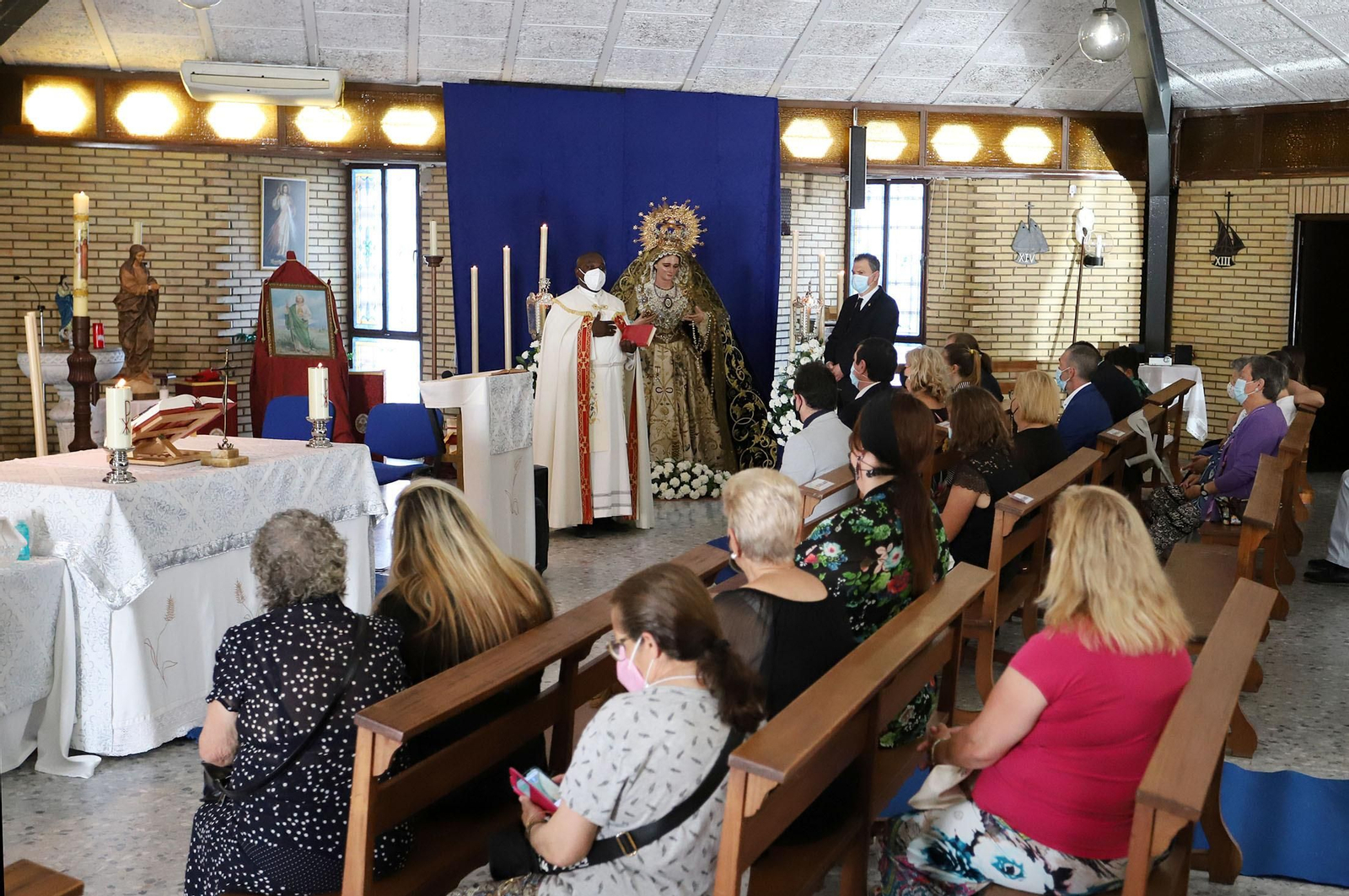 Bendición de María Santísima de la Trinidad en la iglesia de la Sagrada Familia