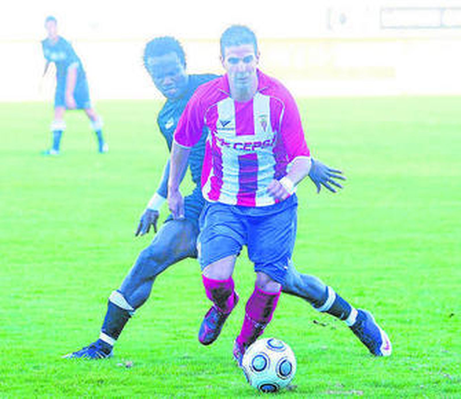 Un lance del encuentro Algeciras-Ceuta, del verano pasado.