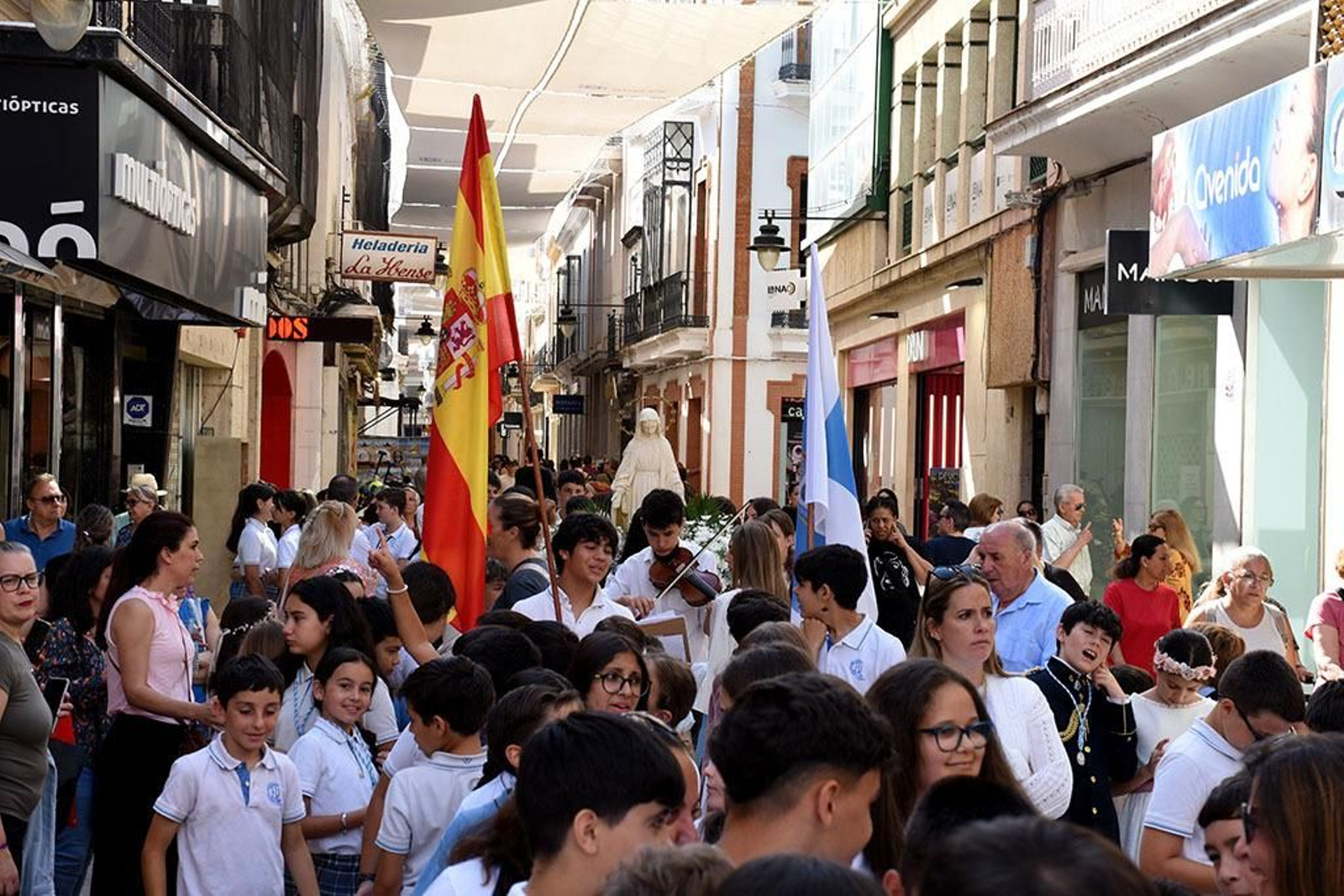 Imágenes de la procesión de la Virgen Milagrosa del colegio San Vicente de Paúl