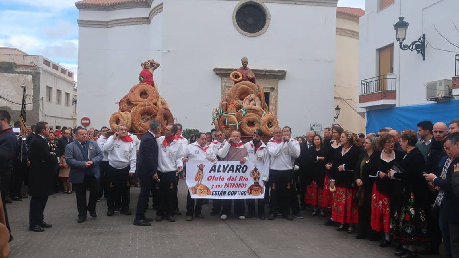 Los vecinos y los patronos de Olula del Río mostraron su apoyo a Álvaro Carrión durante la procesión este pasado domingo.