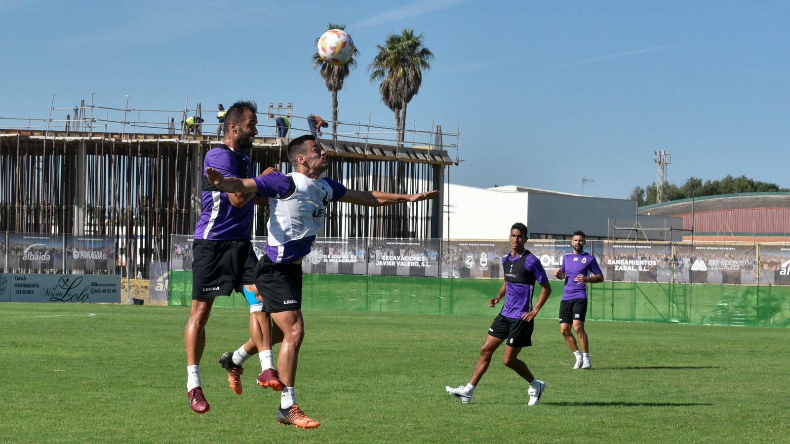 Entrenamiento de la Balona en el estadio Municipal de La Línea
