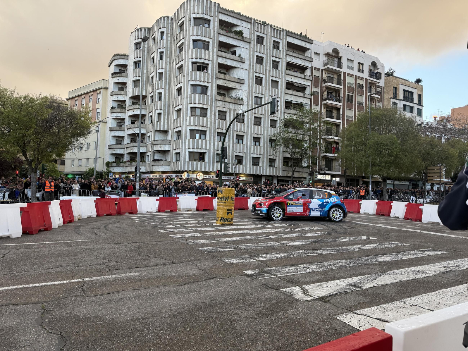 Las mejores fotos del espectacular tramo urbano del Rallye Sierra Morena 2025