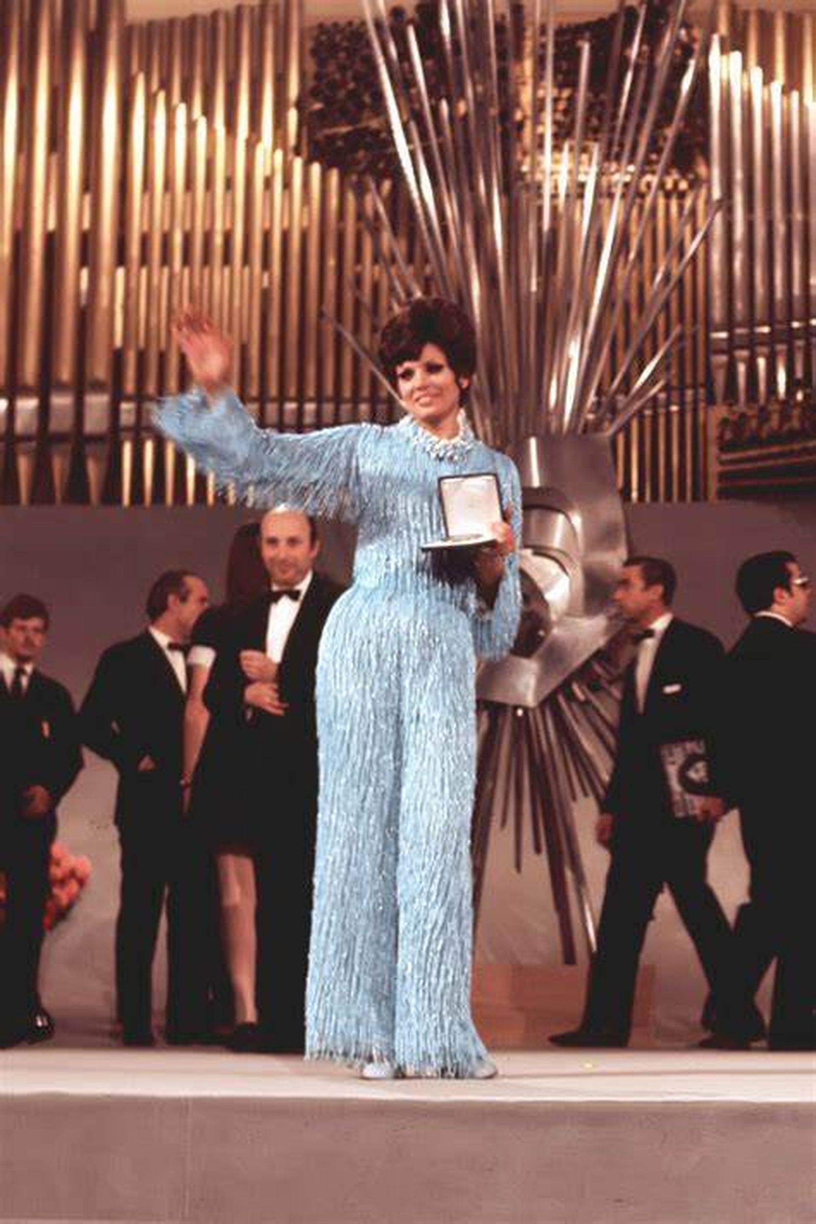 Salomé, con el vestido celeste de Pertegaz.