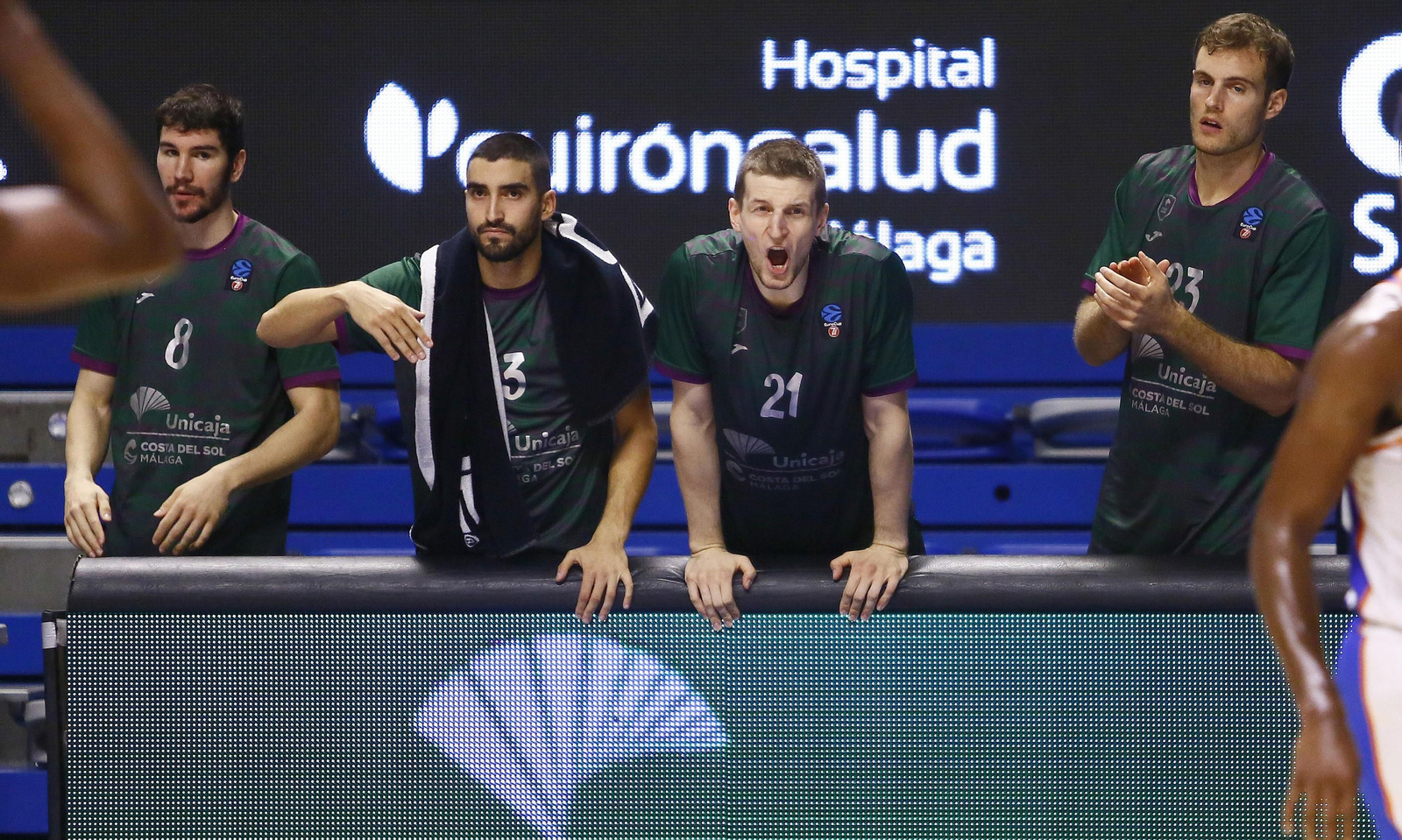 Jaime Fernández y Waczynski celebran durante esta temporada en un partido de la Eurocup.