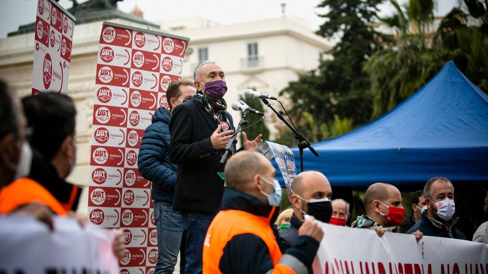 El secretario general de UGT, Pepe Álvarez, durante su intervención en la concentración por la industria en Cádiz.