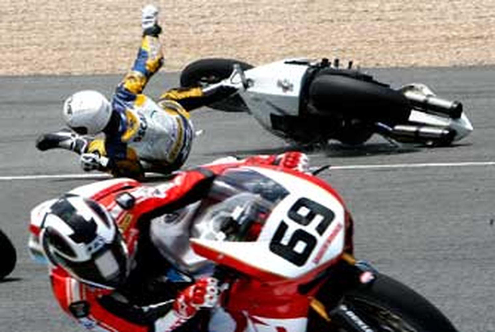 Morales, Oliveira, Fores y Robles ganan ante 16.000 espectadores