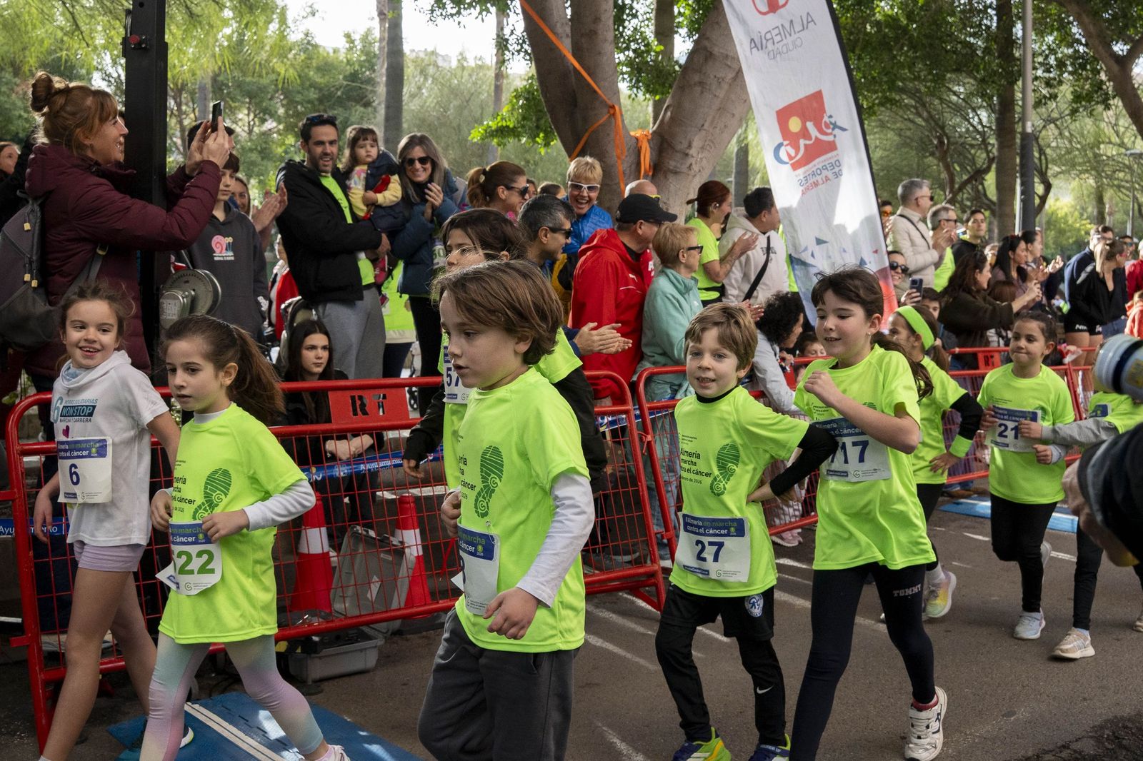 Almería corre unida contra el cáncer en una jornada solidaria