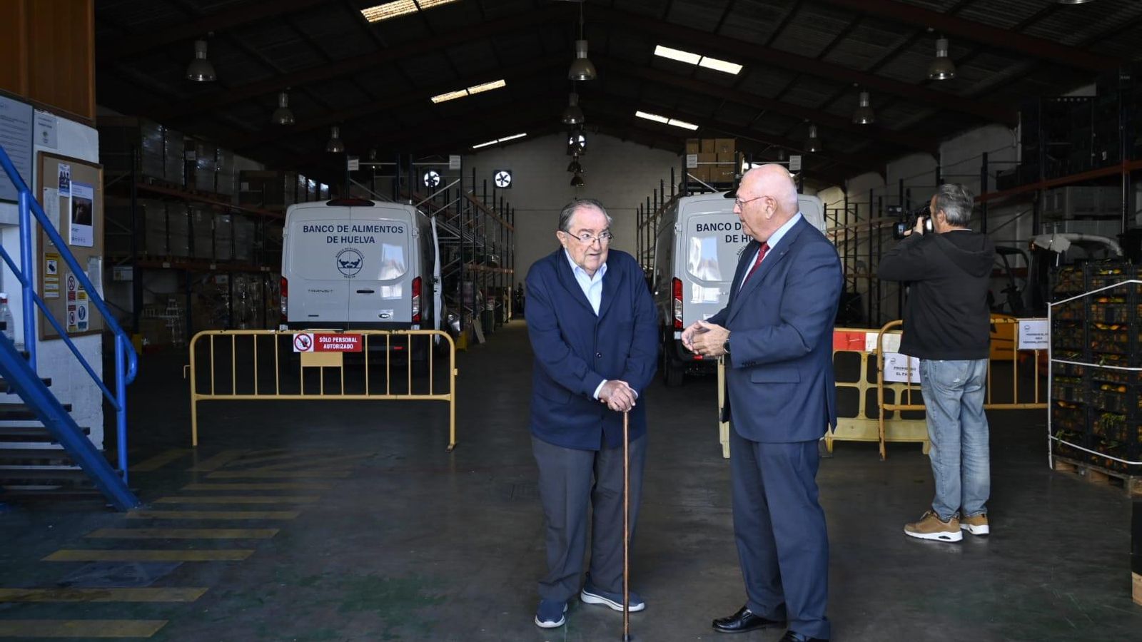 Juan Manuel Díaz Cabrera y Antonio de la Vega conversando.