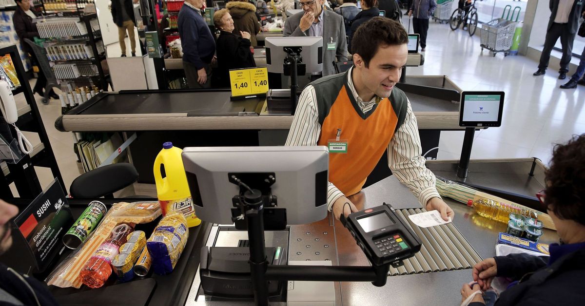 Ya está en vigor: Hacienda fija el máximo con el que podrás pagar en efectivo en supermercados