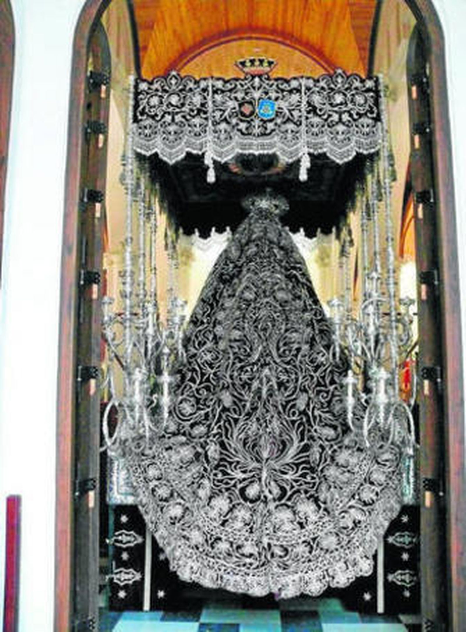 Manton del paso del palio de Nuestra Madre y Señora de los Dolores.
