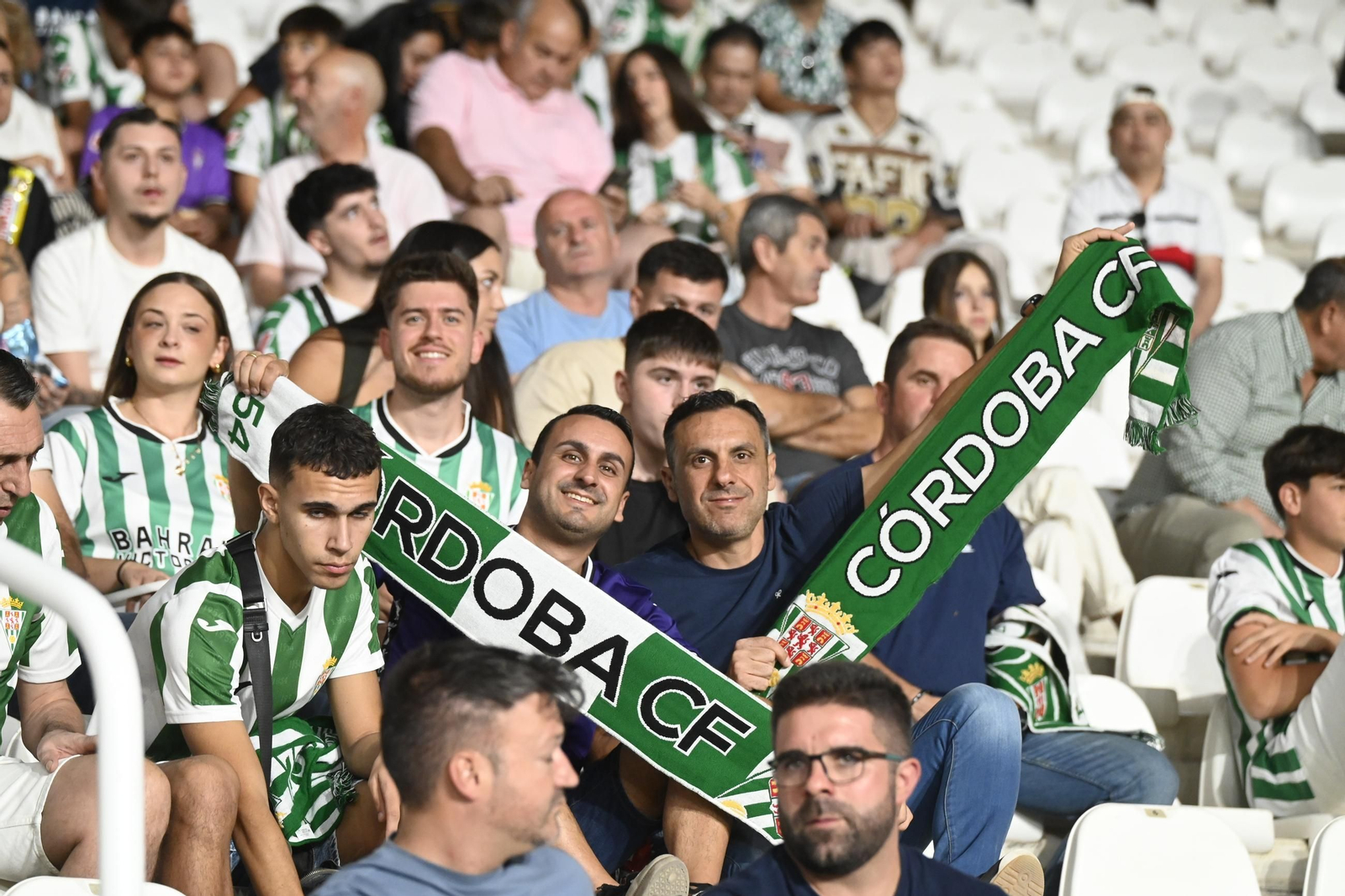 Las mejores fotos del ambiente en El Arcángel para el Córdoba CF - Racing de Santander