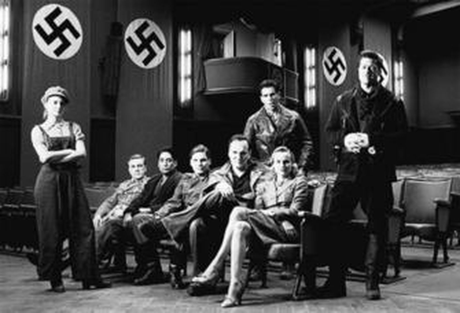 Quentin Tarantino, rodeado de los intérpretes de su nueva película, 'Inglorious basterds'.