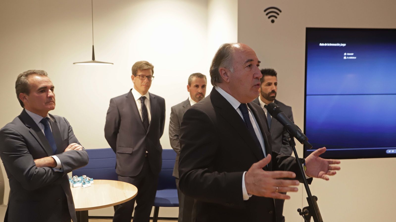 Inauguración de la nueva oficina de La Caixa en imágenes