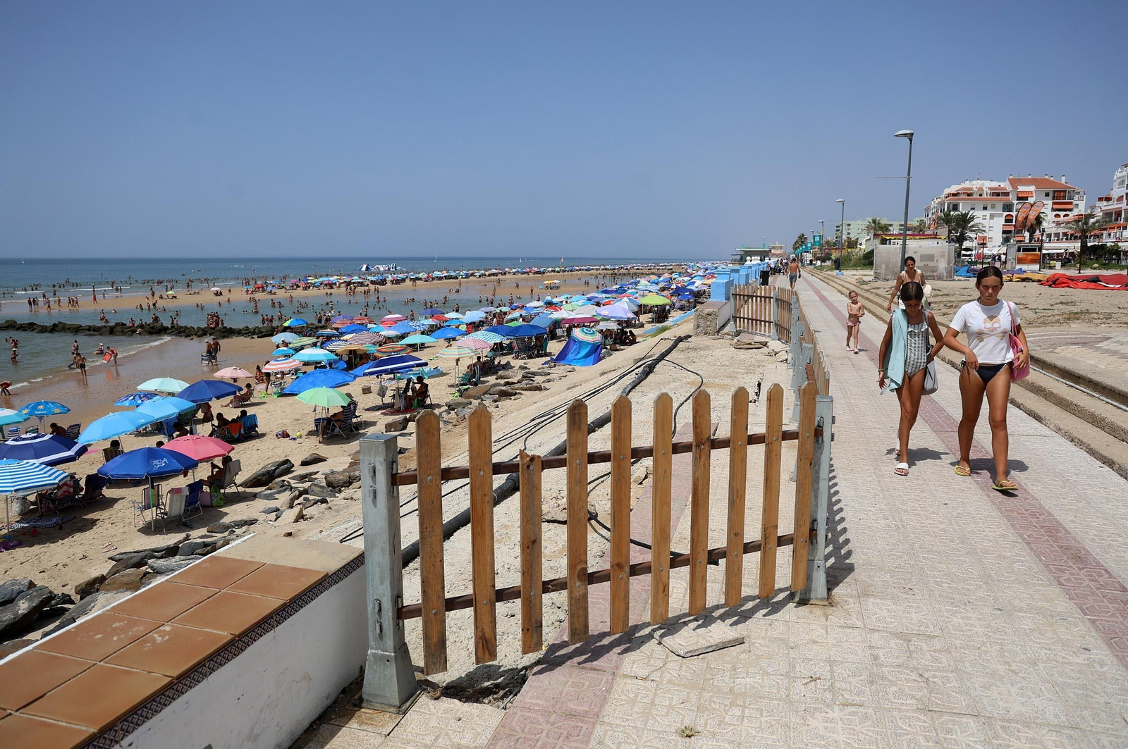 Imágenes del caluroso día en la playa de Matalascañas